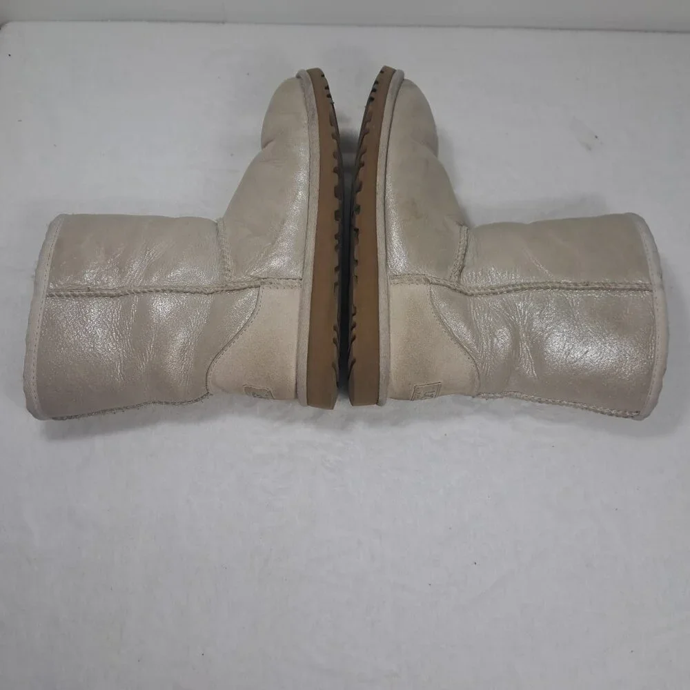 UGG‎ Australia Women's Size 6 Classic Short Gray Boots S/N 1000792